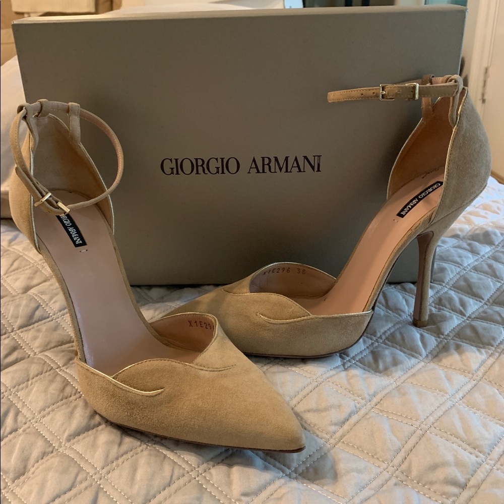 NEW $845 Display Pair Giorgio Armani Beige Suede D’Orsay Size EU38 Ships W/Box